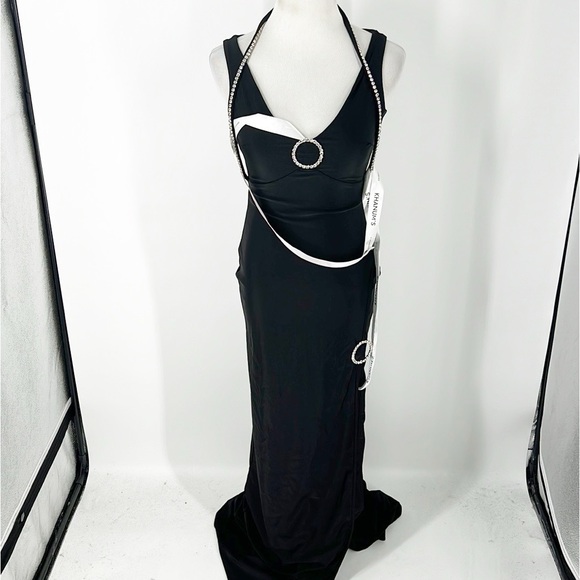 Revolve Khanums Koder Gown - Picture 5 of 7